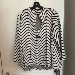 Shi by JOURNEYS Black and White Wave Pattern Blouse